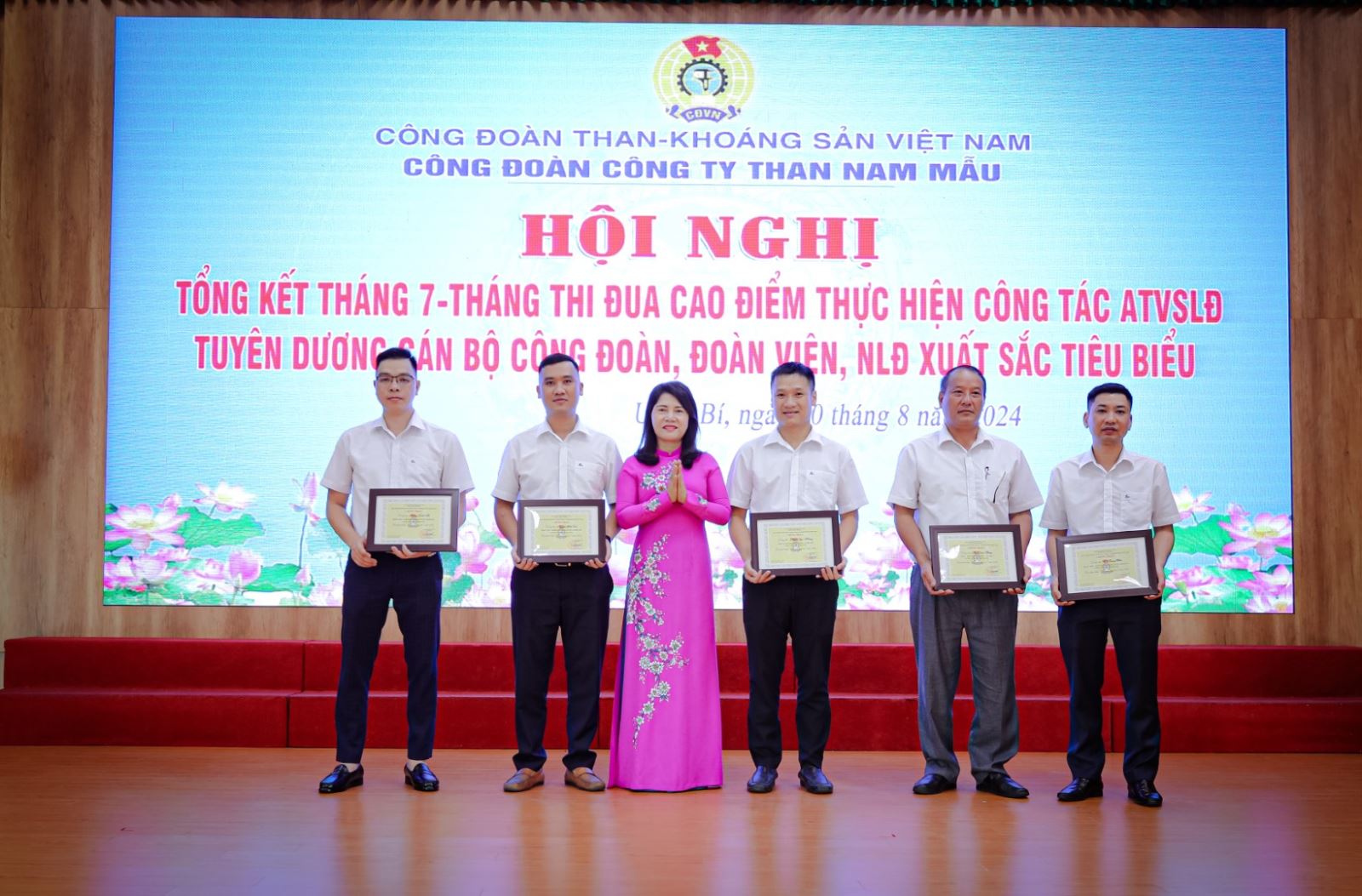 Công đoàn Than Nam Mẫu: Tổng kết Tháng thi đua cao điểm thực hiện công tác ATVSLĐ và tuyên dương CNC (4)